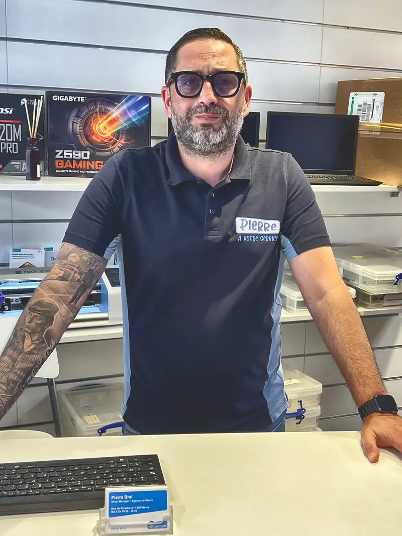 Pierre, manager of Mister Genius store in Wavre