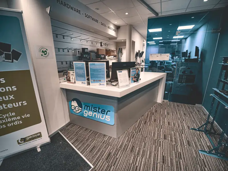 Counter at Mister Genius store in Wavre with GeniusCycle rollup